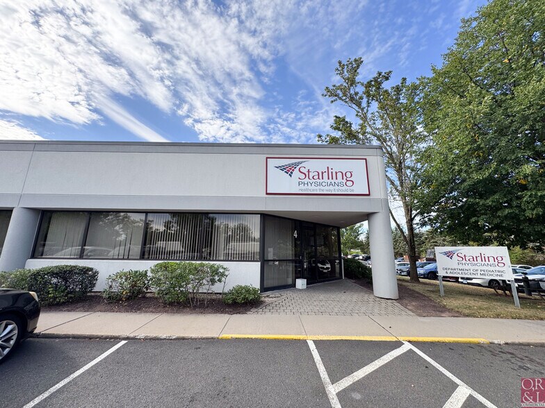 375 Willard Ave, Newington, CT à louer - Photo de l’immeuble – Image 2 sur 4
