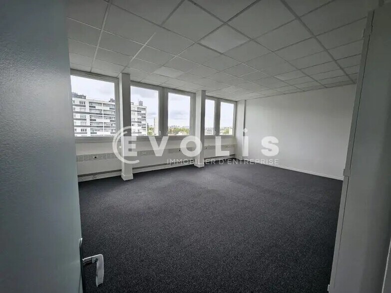 Bureau dans Bagneux à louer - Photo de l’immeuble – Image 2 sur 30