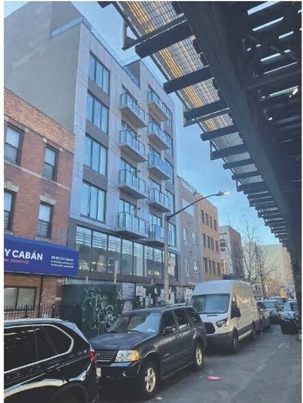 3085 31st St, Astoria, NY à louer - Photo de l’immeuble – Image 1 sur 2