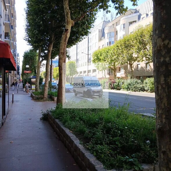 Local commercial dans Charenton-le-Pont à louer - Photo de l’immeuble – Image 3 sur 10