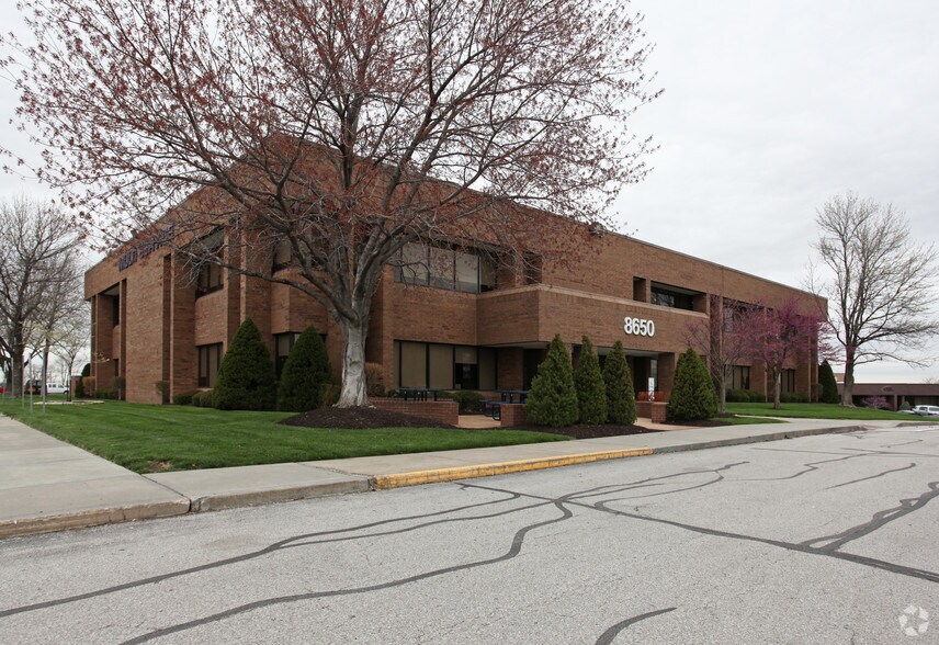 8650 College Blvd, Overland Park, KS à louer - Photo de l’immeuble – Image 2 sur 8