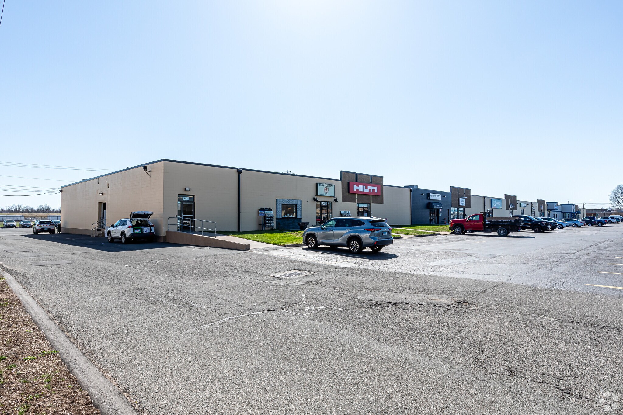 280-320 Murphy Rd, Hartford, CT à louer Photo principale– Image 1 sur 11