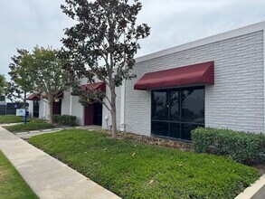 868-882 W 16th St, Newport Beach, CA à louer Photo de l’immeuble– Image 2 sur 3