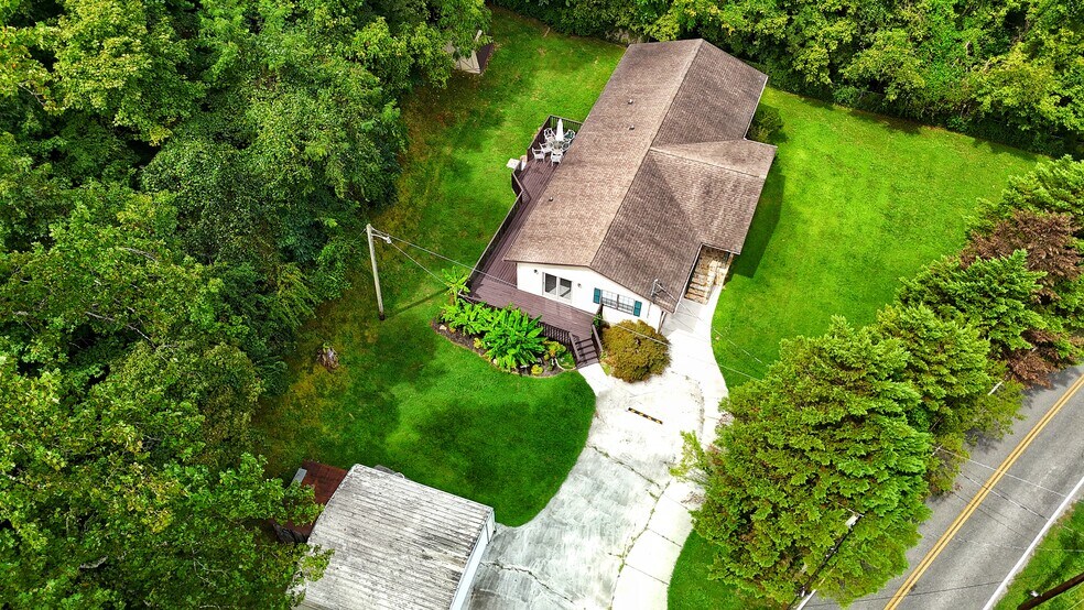 2333 Thorn Grove Pike, Knoxville, TN à vendre - Photo principale – Image 1 sur 32