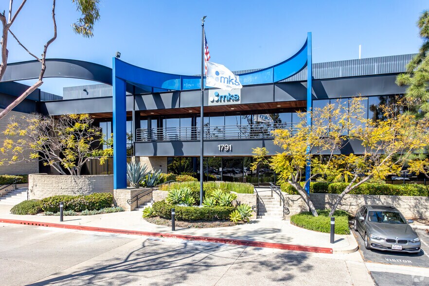 1791 Deere Ave, Irvine, CA à louer - Photo de l’immeuble – Image 3 sur 5