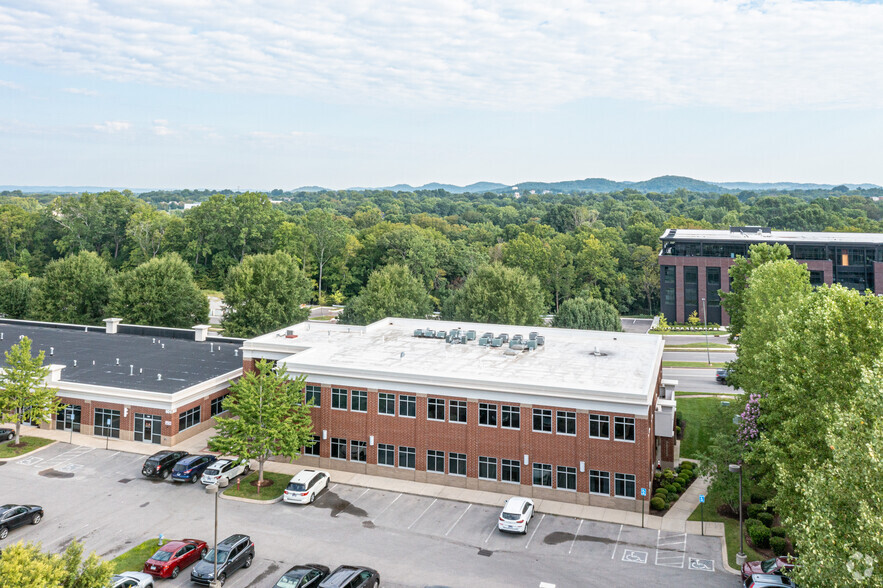 103 Forrest Crossing Blvd, Franklin, TN à louer - Photo de l’immeuble – Image 2 sur 4