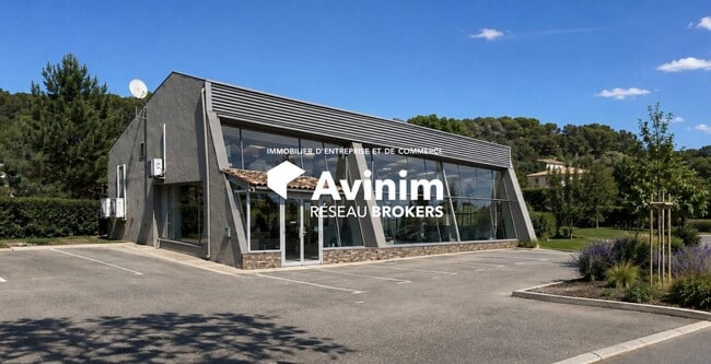 Plus de détails pour Local commercial à louer