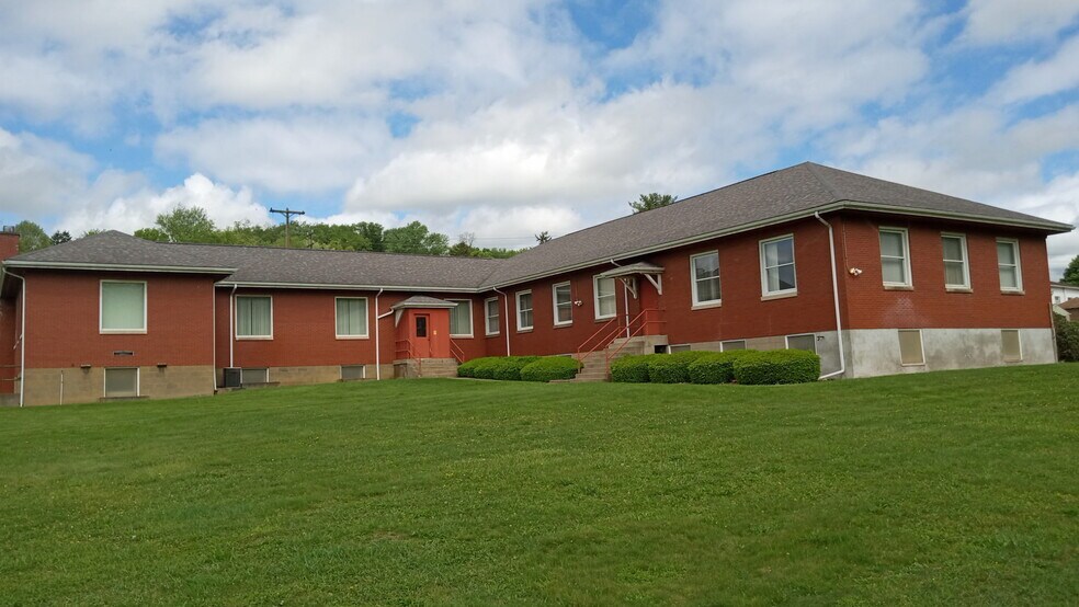 100 Jamison St, Beaver Falls, PA à vendre - Photo de l’immeuble – Image 3 sur 9