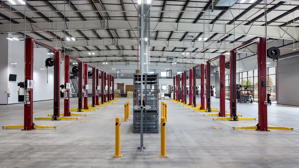 2720 Auto Mall Dr, Bakersfield, CA à vendre - Photo de l’immeuble – Image 3 sur 4