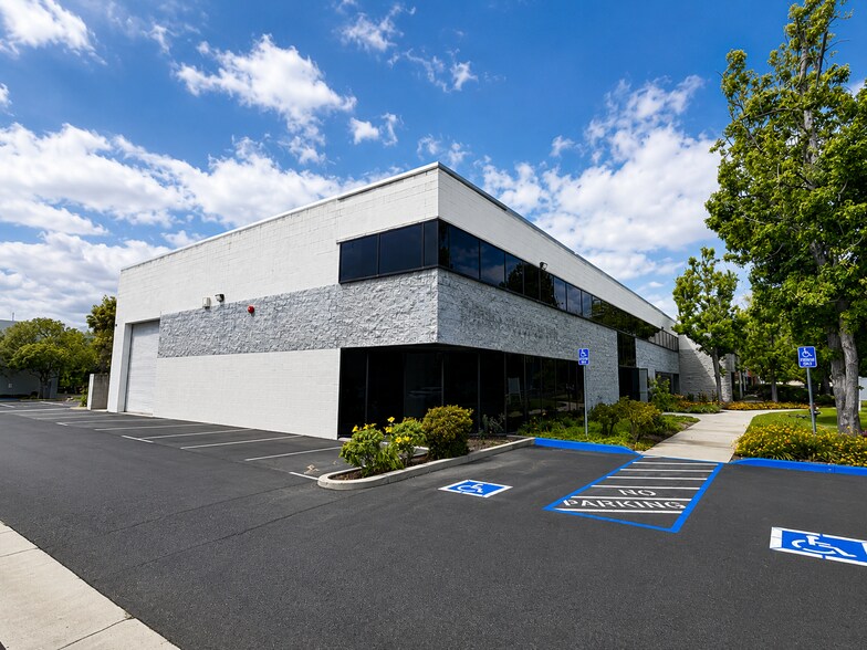 5450 Tech Cr, Moorpark, CA à louer - Photo de l’immeuble – Image 1 sur 11