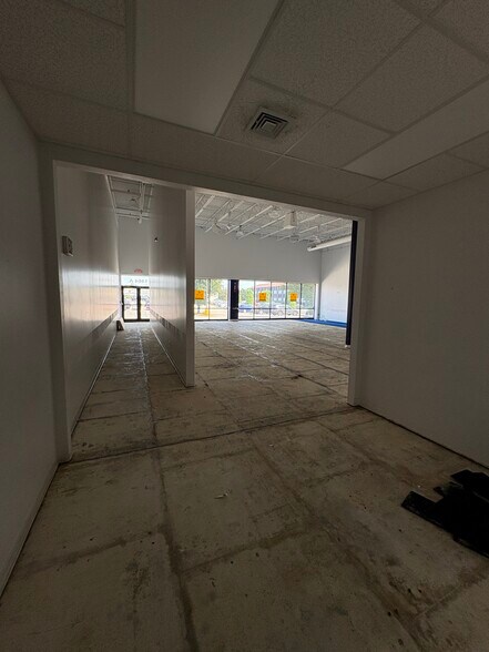 1458 Riverdale St, West Springfield, MA à louer - Photo de l’immeuble – Image 2 sur 18