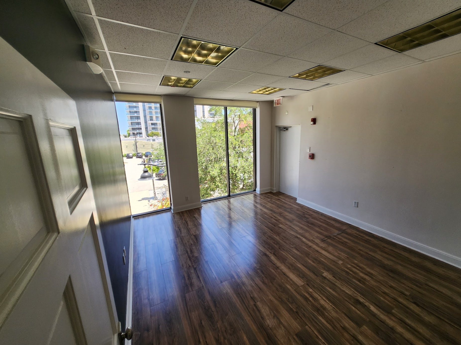 100 S Dixie Hwy, West Palm Beach, FL à louer Photo de l’immeuble– Image 1 sur 1