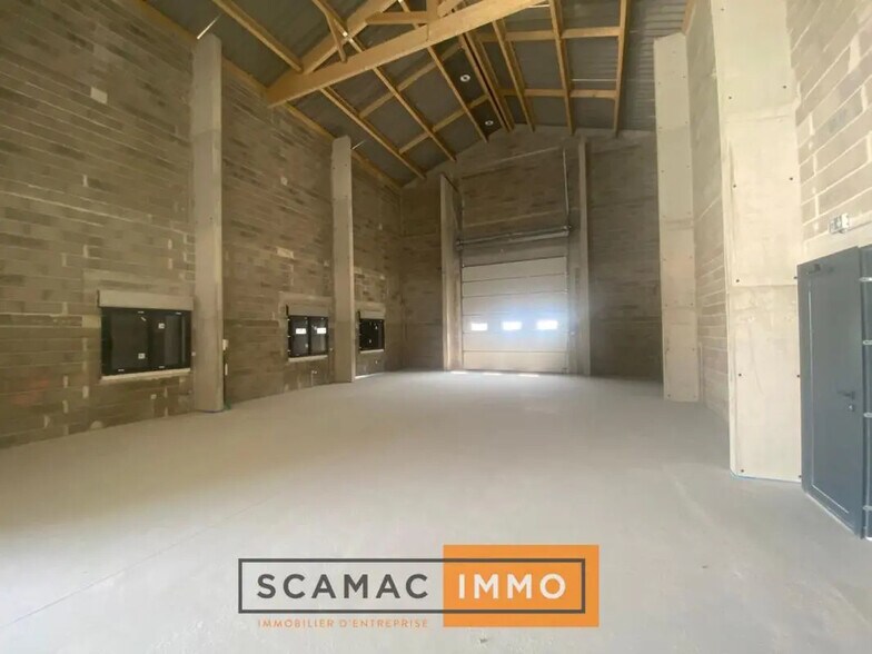 Industriel/Logistique dans Rognac à louer - Photo de l’immeuble – Image 2 sur 5