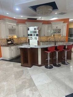 7501 E Adamo Dr, Tampa, FL à louer - Photo de l’immeuble – Image 3 sur 14