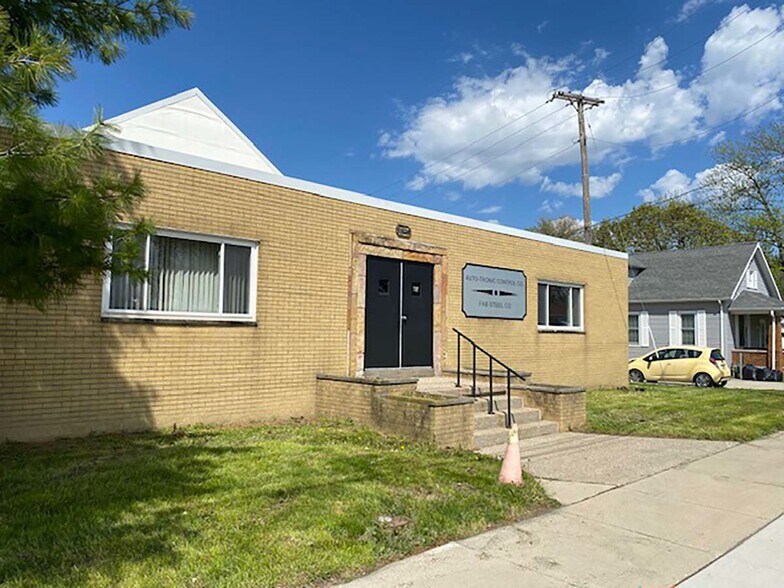 240 Andrus Rd, Northwood, OH à louer - Photo de l’immeuble – Image 3 sur 10