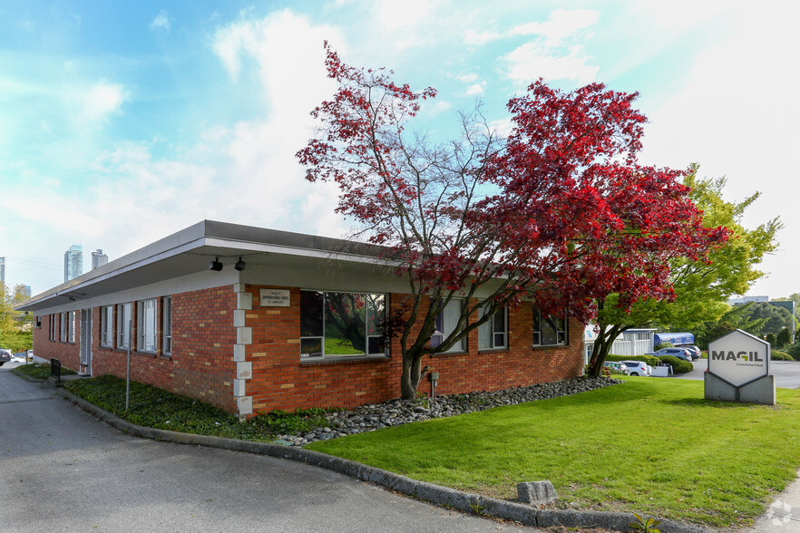 4405 Canada Way, Burnaby, BC à louer - Photo de l’immeuble – Image 2 sur 2