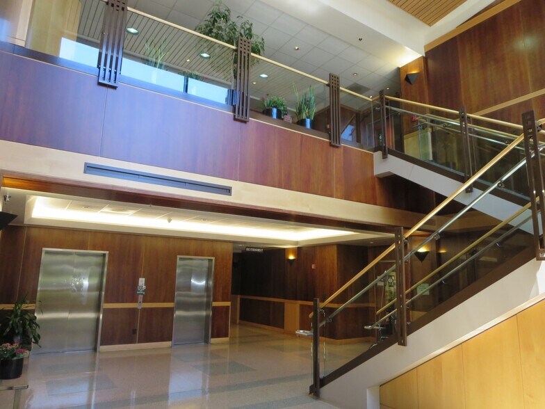 920 Country Club Rd, Eugene, OR à louer - Photo de l’immeuble – Image 2 sur 8