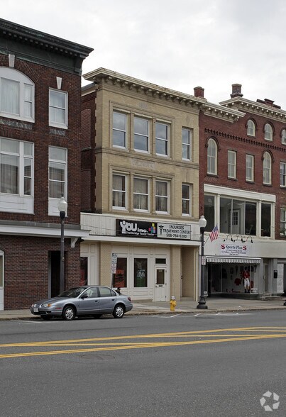 326-328 Main St, Southbridge, MA à louer - Photo de l’immeuble – Image 2 sur 3