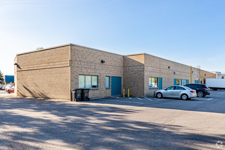 18 Antares Dr, Ottawa, ON à vendre - Photo de l’immeuble – Image 3 sur 10