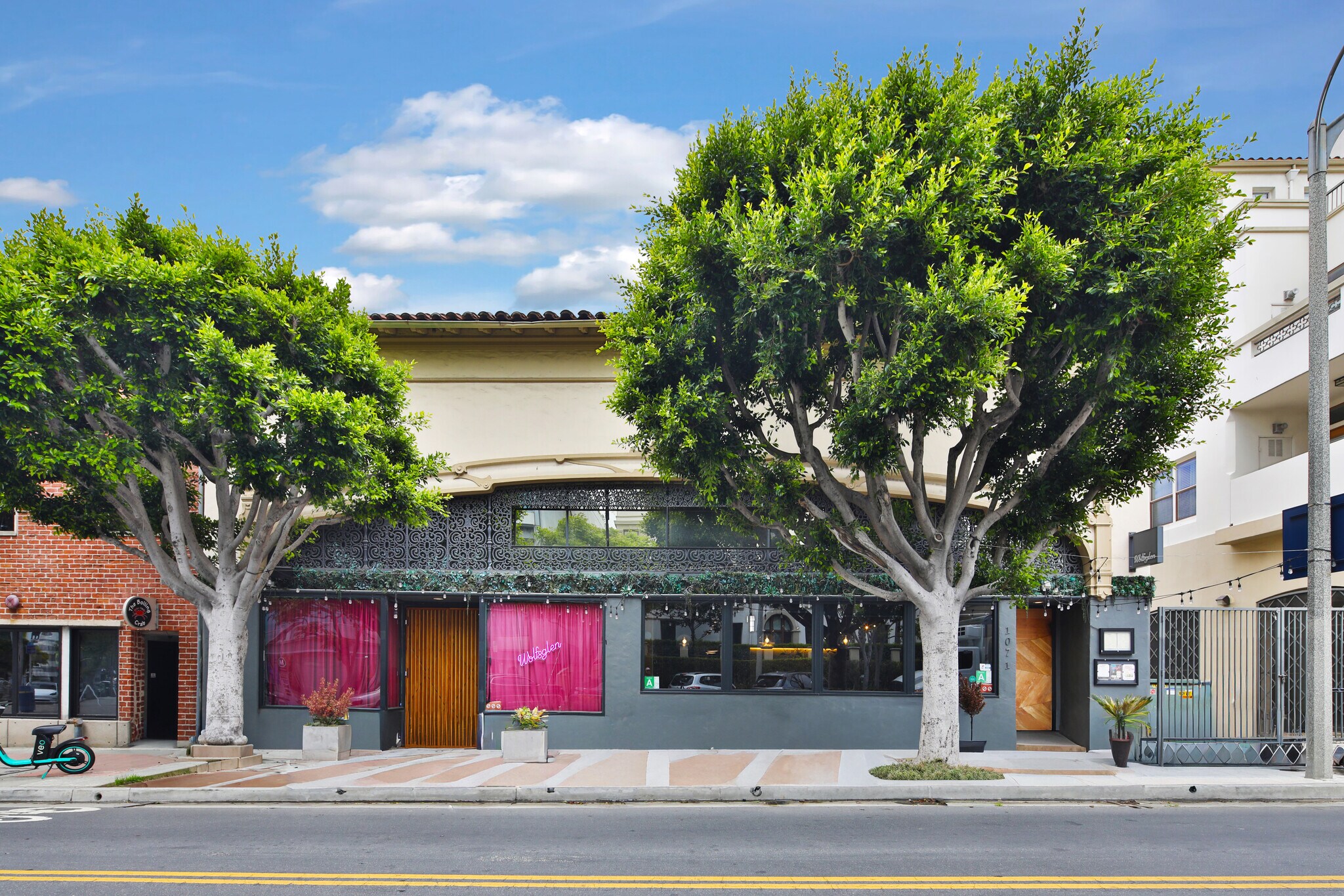 1071-1073 Glendon Ave, Los Angeles, CA à louer Photo de l’immeuble– Image 1 sur 8