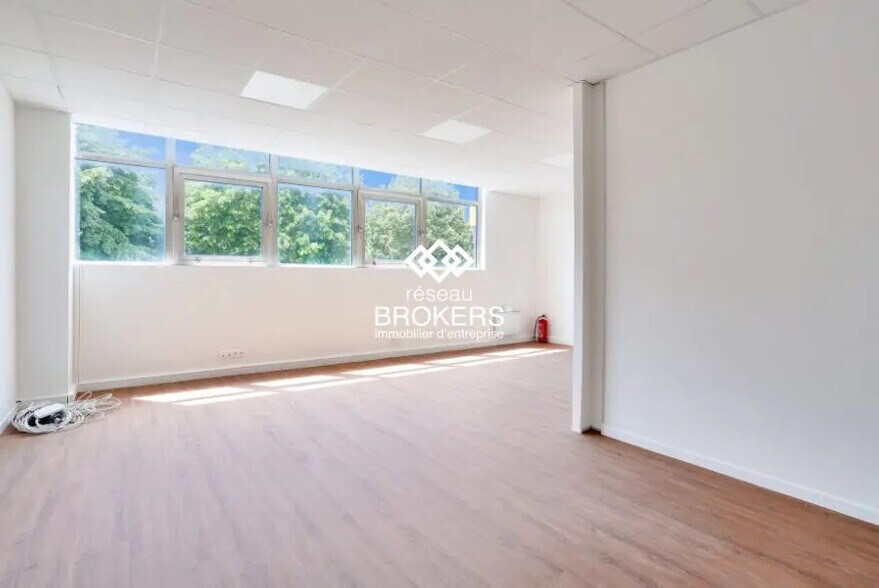 24 Avenue Des Bethunes, SAINT-OUEN-L'AUMONE à louer - Photo de l’immeuble – Image 2 sur 3