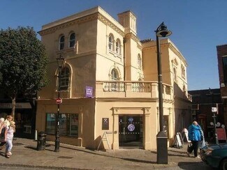 Plus de détails pour 15 Market Sq, Bishop's Stortford - Bureau à louer