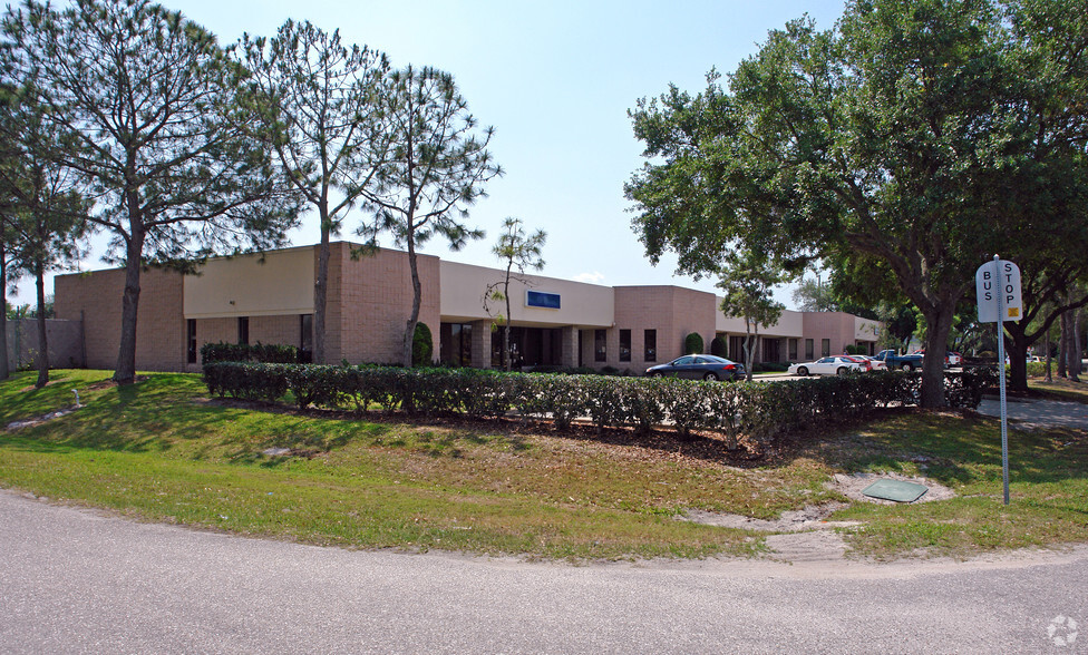 567-585 Interstate Blvd, Sarasota, FL à louer - Photo principale – Image 3 sur 14