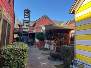 129 E St, Davis, CA à louer Photo intérieure– Image 2 sur 15