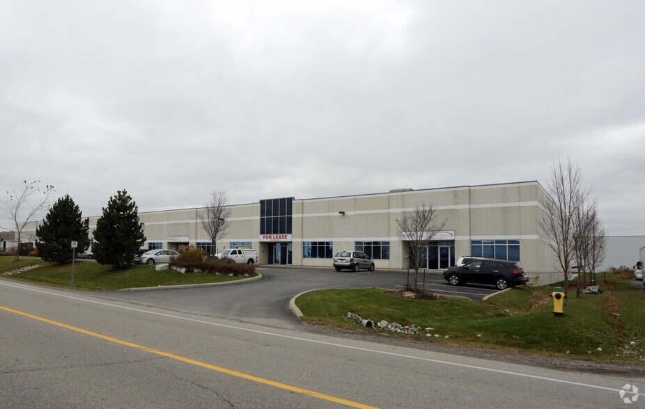 490 Sheldon Dr, Cambridge, ON à louer - Photo de l’immeuble – Image 2 sur 11