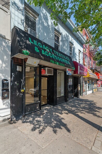 684 Bay St, Staten Island, NY à vendre - Photo de l’immeuble – Image 2 sur 11