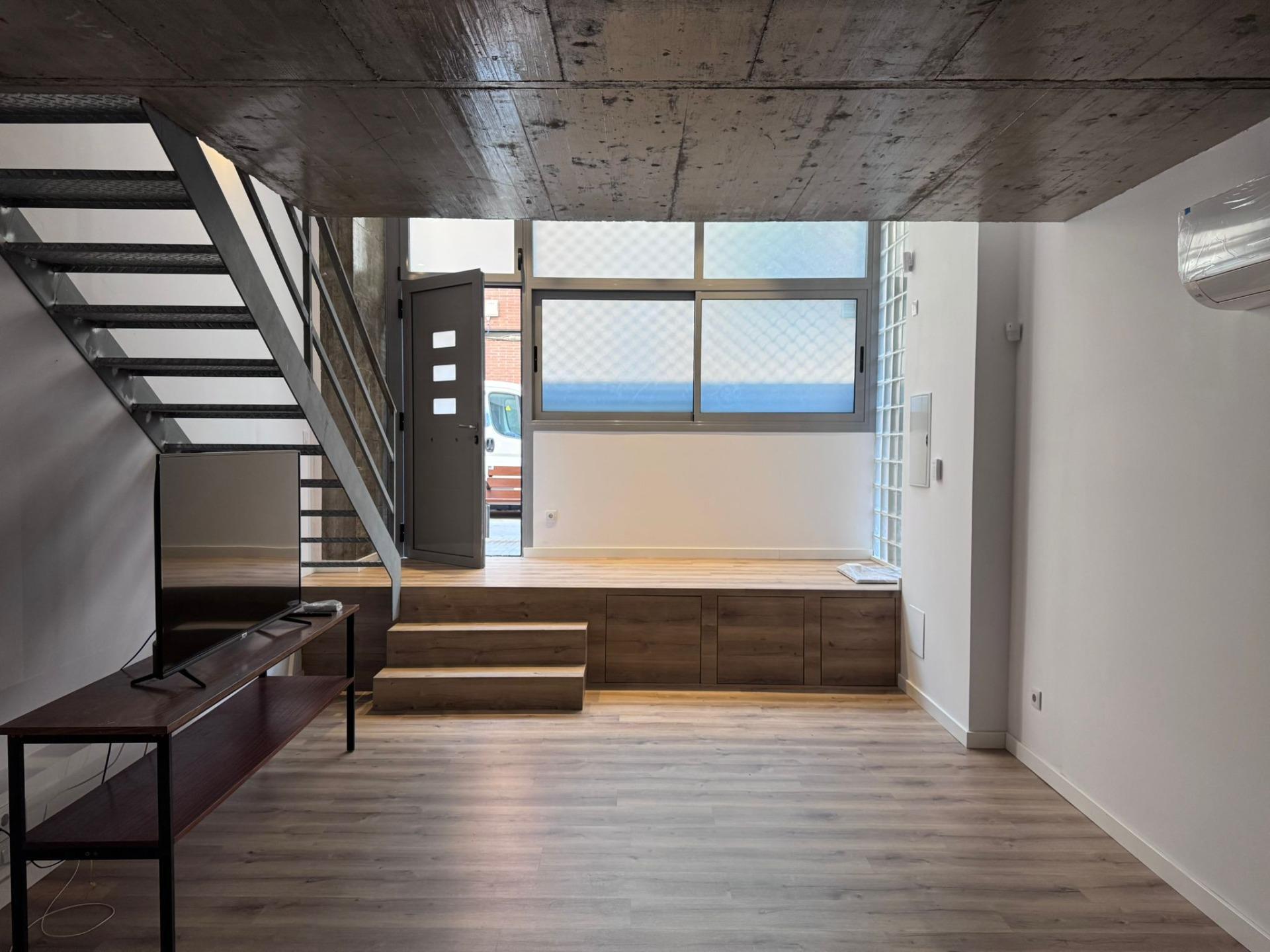 Immeuble residentiel dans Esplugues de Llobregat, Barcelona à vendre Photo principale– Image 1 sur 2