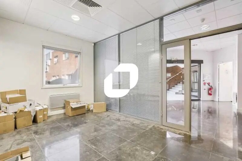 Bureau dans Nanterre à louer - Photo de l’immeuble – Image 1 sur 10