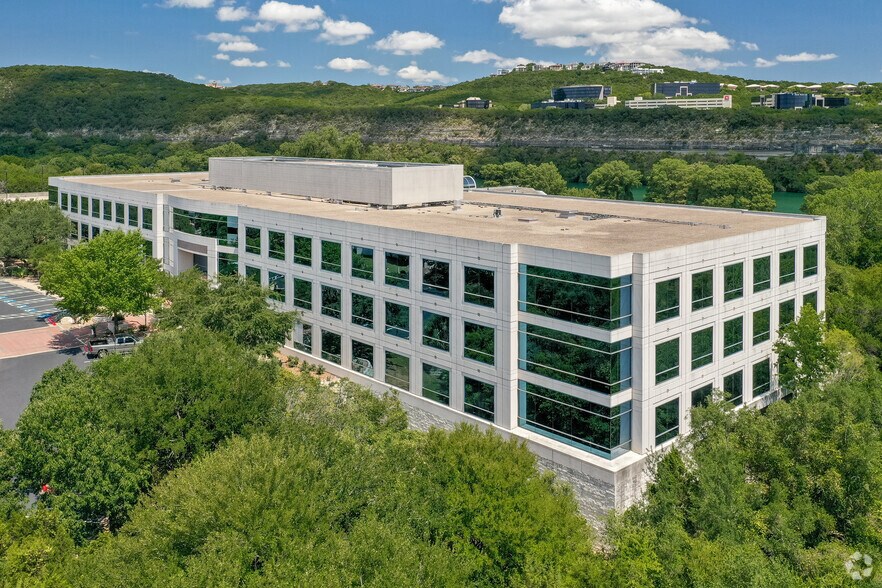 5001 Plaza On The Lake Dr, Austin, TX à louer - Photo de l’immeuble – Image 3 sur 9