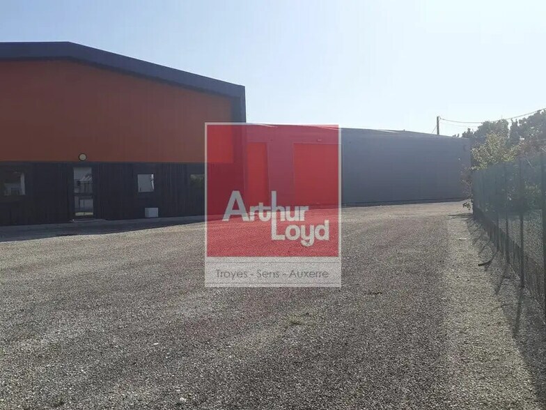 Industriel/Logistique dans Saint-Parres-lès-Vaudes à vendre - Photo de l’immeuble – Image 3 sur 5