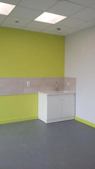 2 Rue De L'Ecole, Rillieux-la-Pape à louer - Photo de l’immeuble – Image 3 sur 4