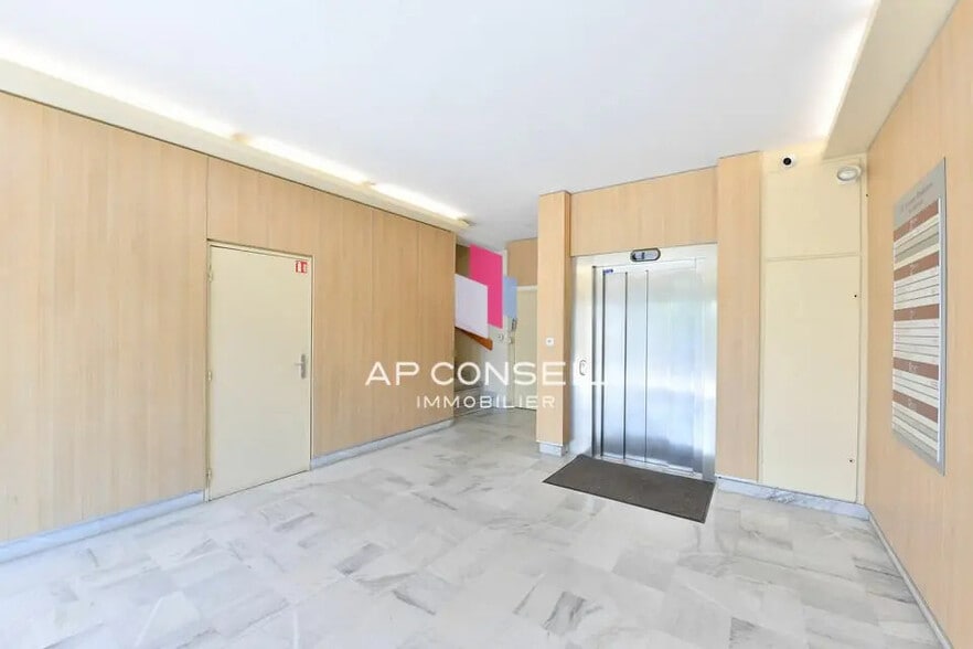 18 Avenue Dutartre, Le Chesnay-Rocquencourt à louer - Hall d’entrée – Image 3 sur 46