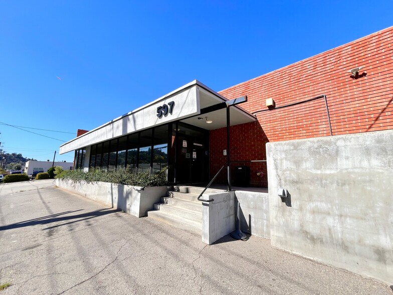 597 Monterey Pass Rd, Monterey Park, CA à louer - Photo de l’immeuble – Image 2 sur 10