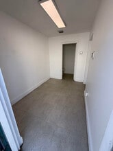 1360 SW 8th St, Pompano Beach, FL à louer Photo intérieure– Image 1 sur 5