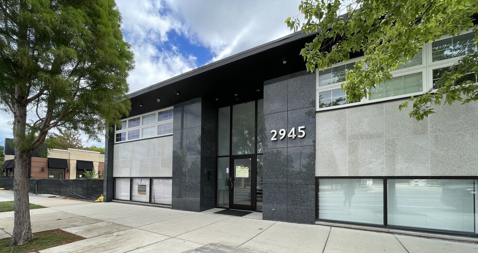 2945 W Peterson Ave, Chicago, IL à louer - Photo de l’immeuble – Image 1 sur 42