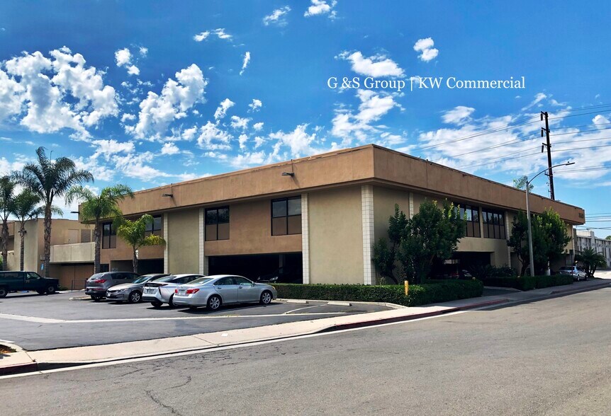 3400 W Ball Rd, Anaheim, CA à louer - Photo de l’immeuble – Image 1 sur 4