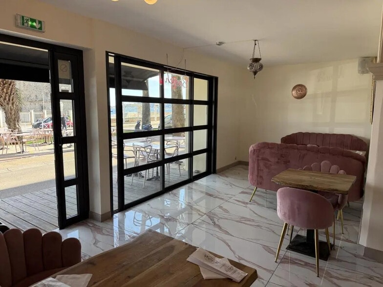 Local commercial dans Toulon à louer - Photo de l’immeuble – Image 2 sur 4