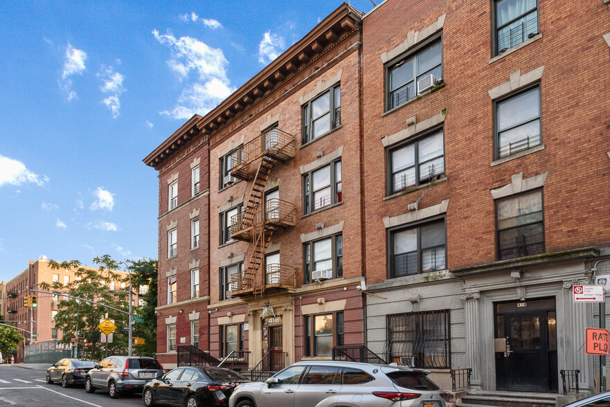 416 E 187th St, Bronx, NY à vendre - Photo de l’immeuble – Image 2 sur 4