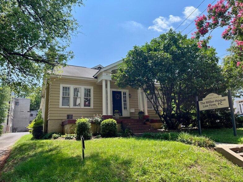 1130 Harding Pl, Charlotte, NC à louer - Photo de l’immeuble – Image 1 sur 8