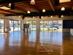 1920 Newport Blvd, Costa Mesa, CA à louer Photo intérieure– Image 2 sur 4