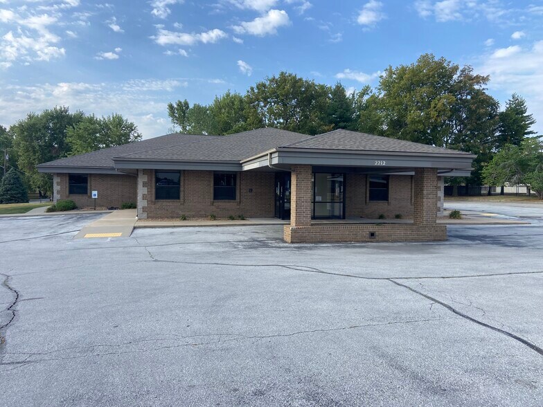 2212 W Kearney St, Springfield, MO à vendre - Photo de l’immeuble – Image 2 sur 32