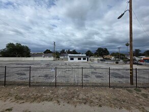 1208 W Highland Ave, San Bernardino, CA à louer Photo de l’immeuble– Image 1 sur 15