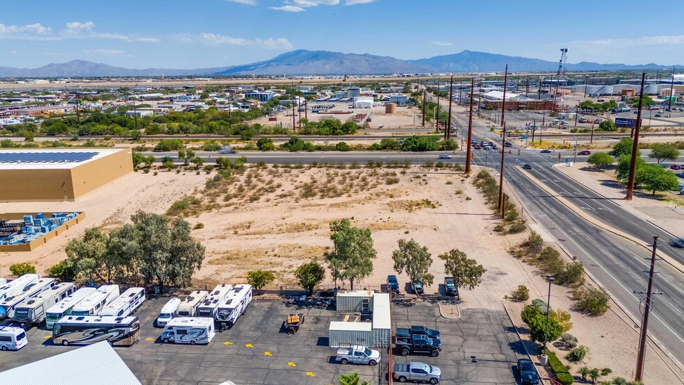 3745 E Irvington Rd, Tucson, AZ à vendre - Photo de l’immeuble – Image 2 sur 10