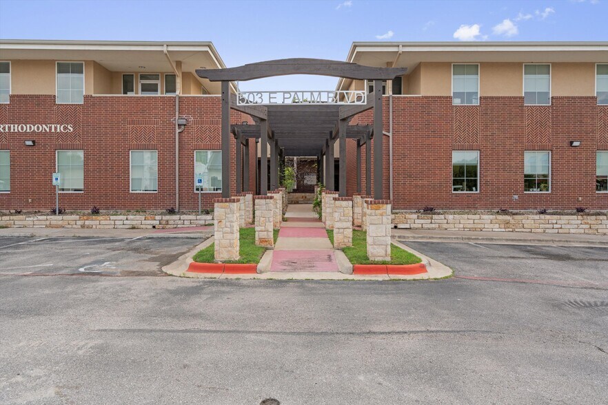 503 E Palm Valley Blvd, Round Rock, TX à louer - Photo de l’immeuble – Image 2 sur 15