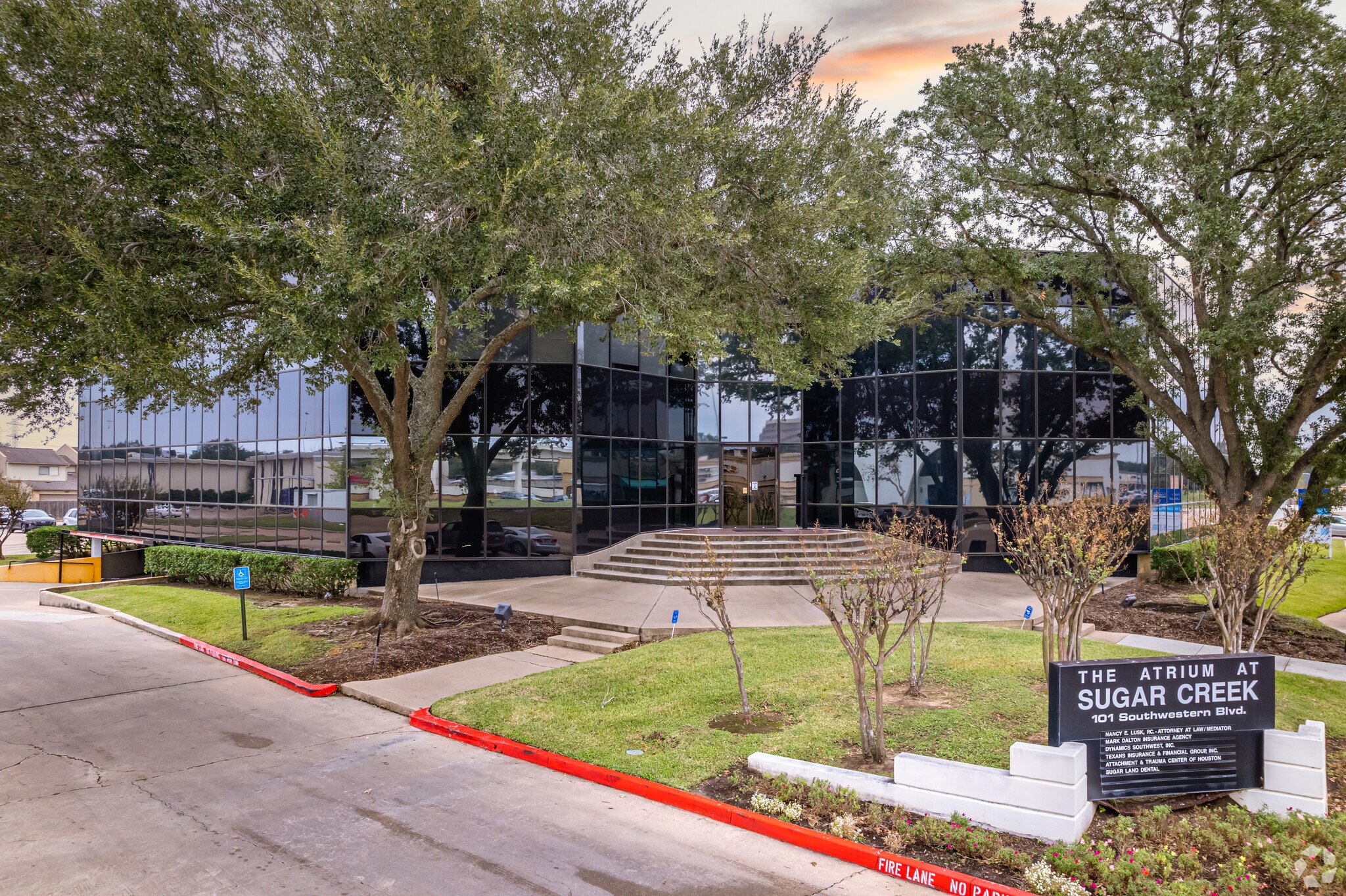 101 Southwestern Blvd, Sugar Land, TX à louer Photo principale– Image 1 sur 13