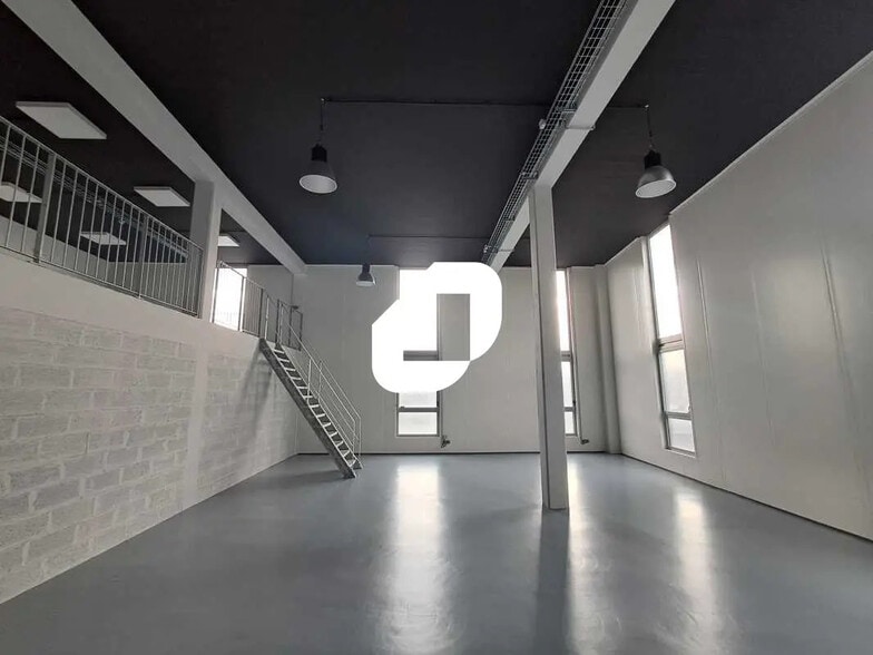 Local d’activités dans Bordeaux à louer - Photo de l’immeuble – Image 1 sur 9